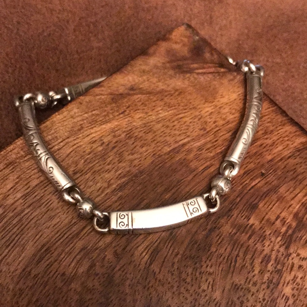 Silver bracelet with etching patterns